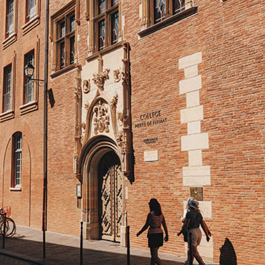 La façade du collège Pierre de fermât 