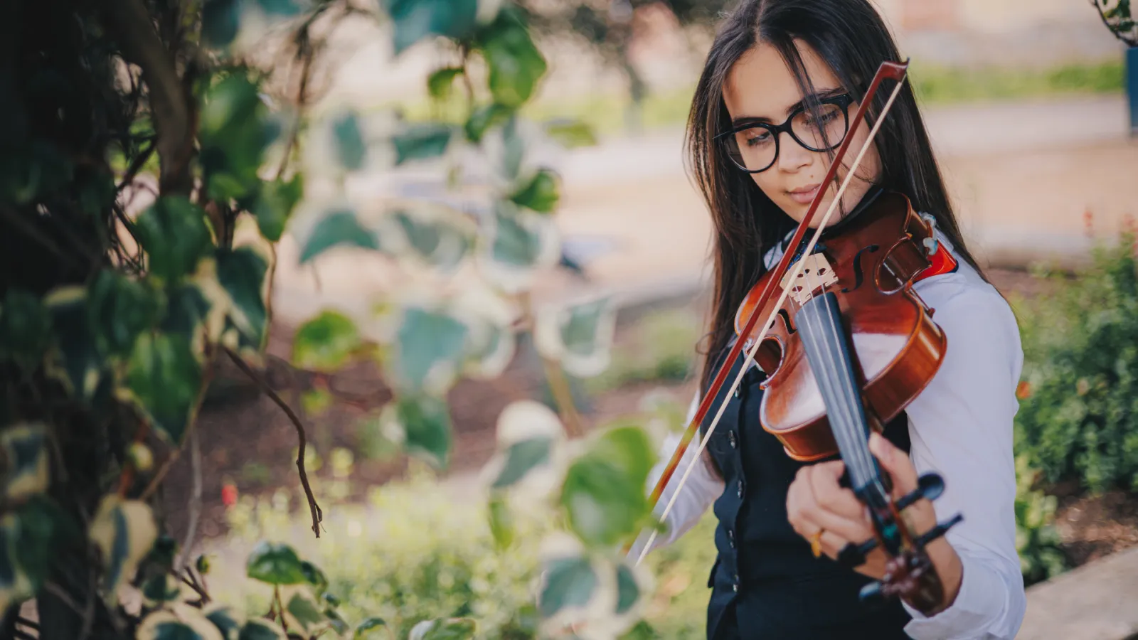 Rania, 12 ans, bénéficiaire de la Bourse jeune musicien du Département