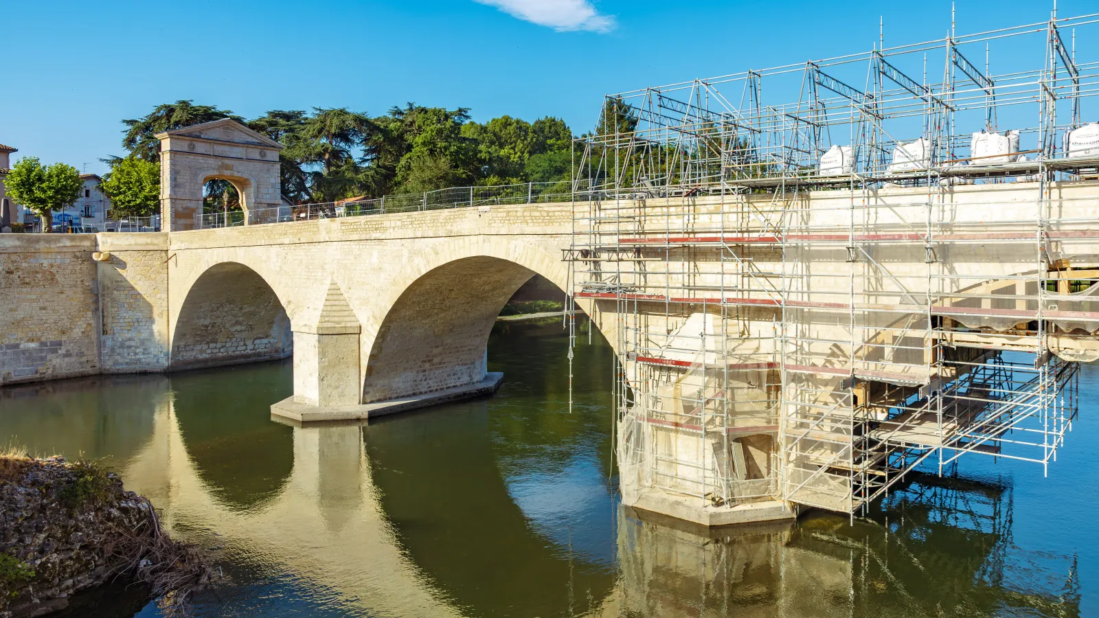 Pont de Saint-Martory et les portes de ville
