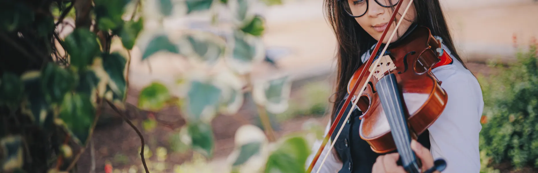 Rania, 12 ans, bénéficiaire de la Bourse jeune musicien du Département